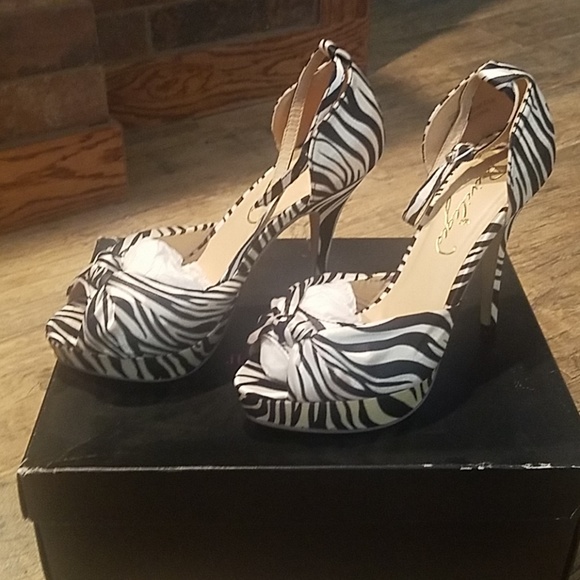 Justfab Janna Heels in Zebra - Picture 1 of 2